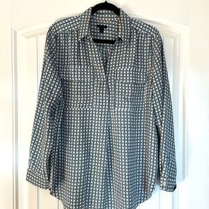 And Taylor size large utility top very nice fabric chain, links,design, blue&tan